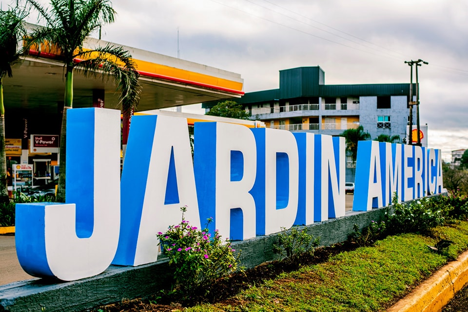 Letras corpóreas de Jardín América